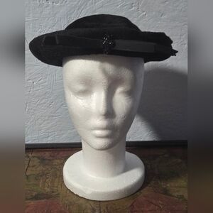 Vintage 1950s Black Robinaire Wool Beret W/Ribbon